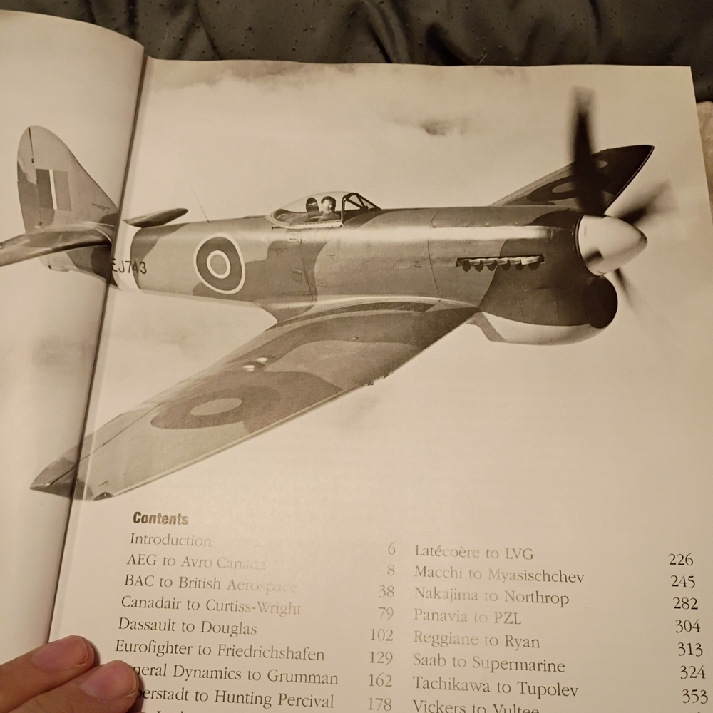 Combat Aircraft Collection Book - Picture 7 of 9